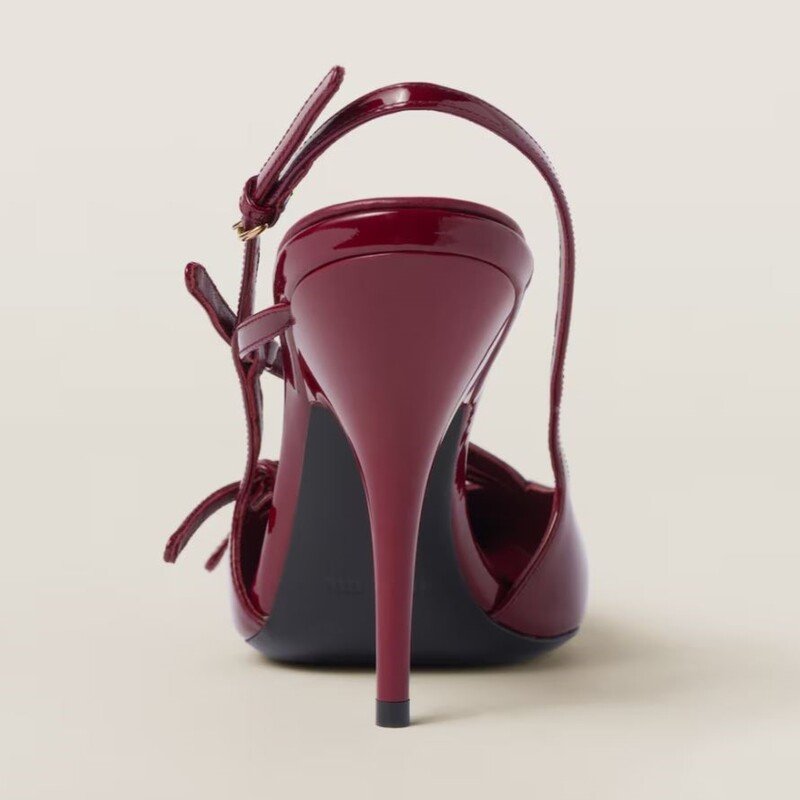 Miu Miu - Décolleté slingback in vernice con fibbie